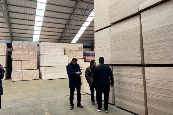 ���^����