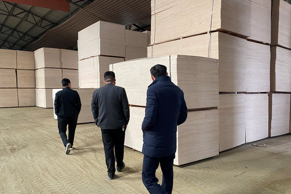 ���^����