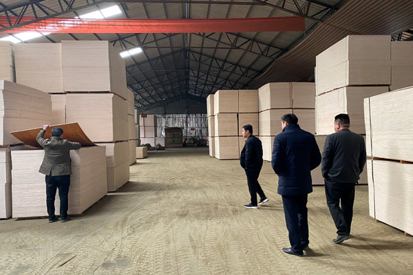 ���^����